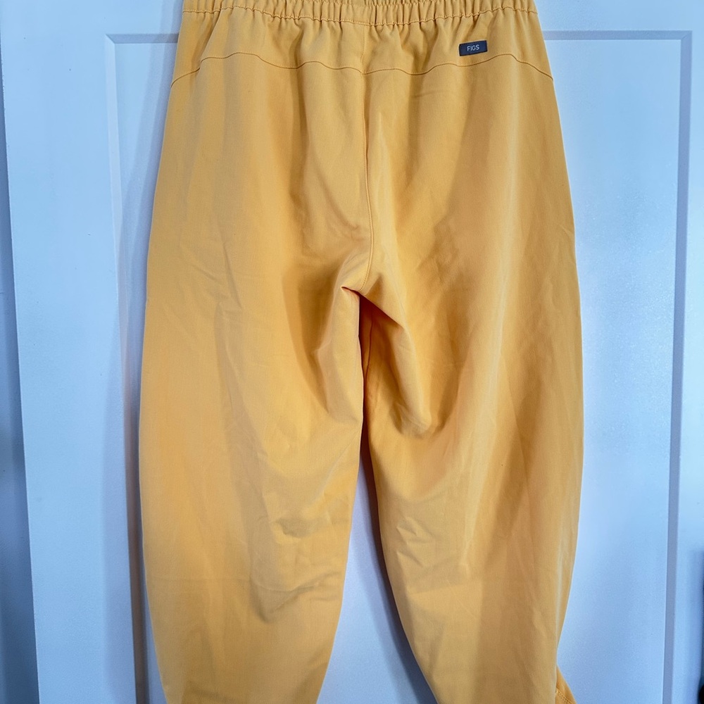 Figs Yellow Scrub Set - Picture 6 of 11